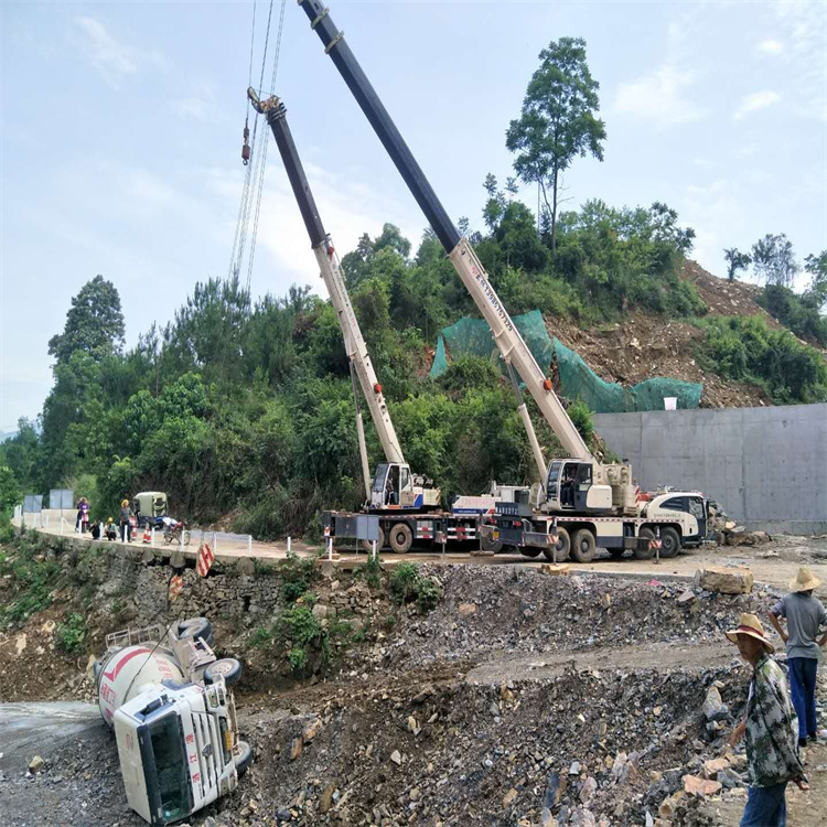保定汽车掉沟里叫吊车救援要多少钱